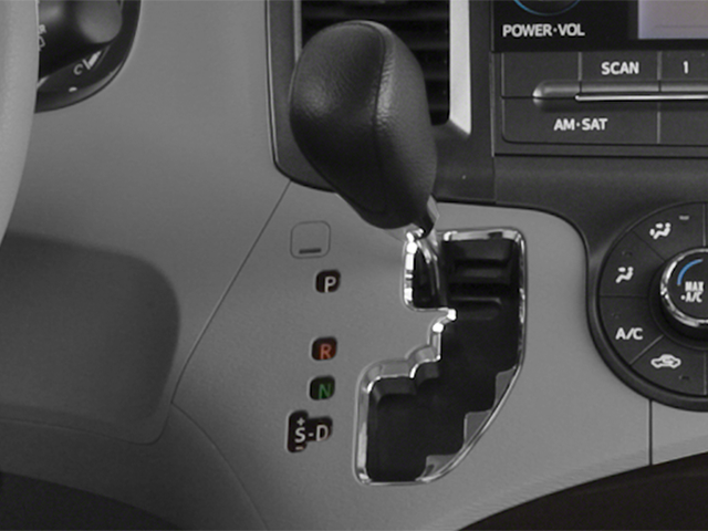 2014 Toyota Sienna SE 8 Passenger