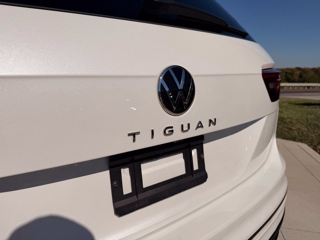 2024 Volkswagen Tiguan 2.0T SE R-Line Black