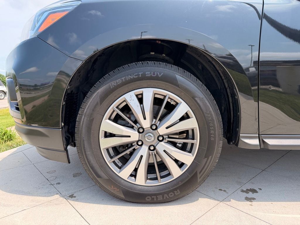 2017 Nissan Pathfinder SV