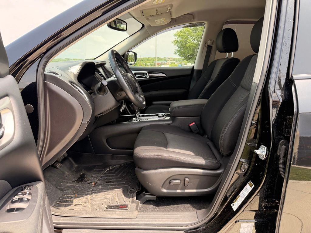 2017 Nissan Pathfinder SV