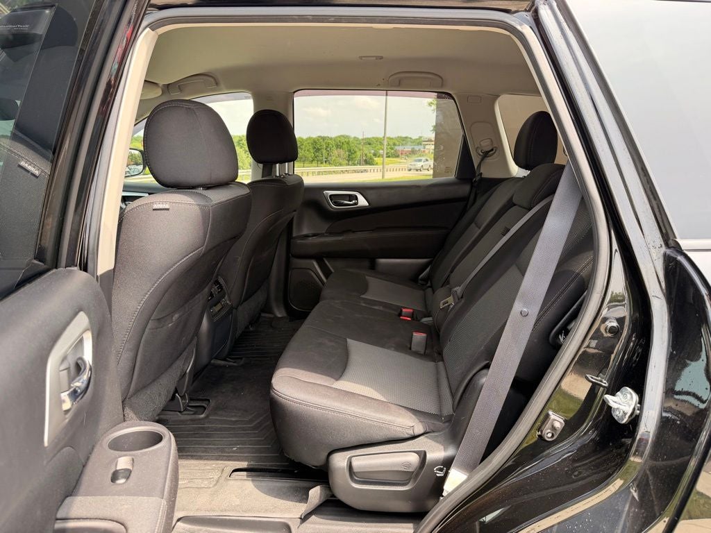 2017 Nissan Pathfinder SV