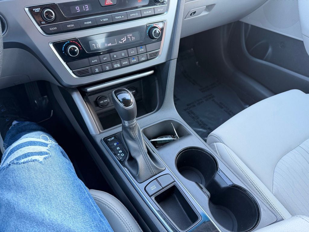 2017 Hyundai SONATA HYBRID SE