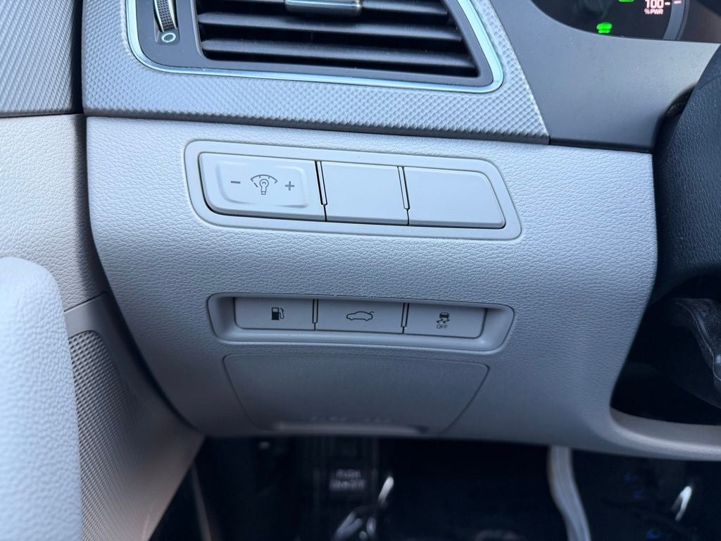 2017 Hyundai SONATA HYBRID SE