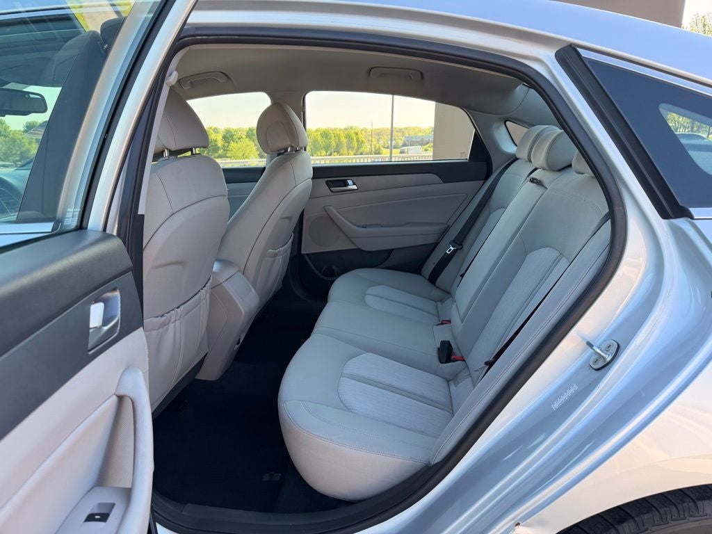 2017 Hyundai SONATA HYBRID SE