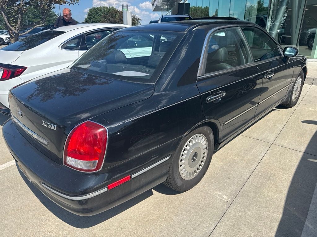 2001 Hyundai XG300 Base