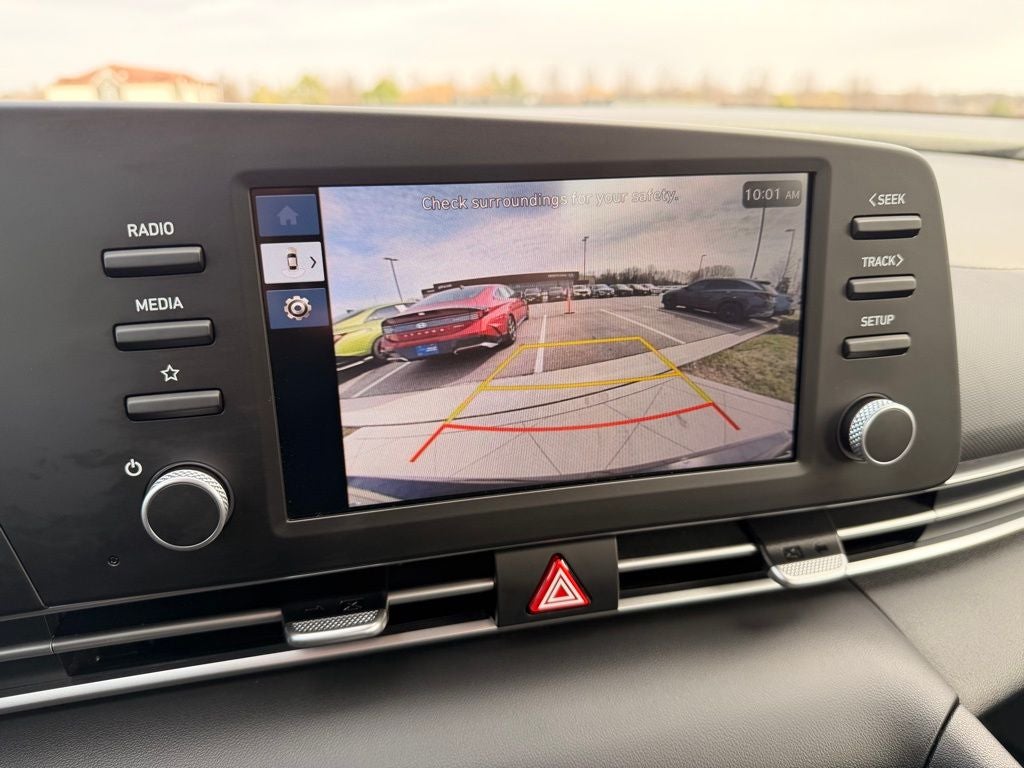 2025 Hyundai ELANTRA SE