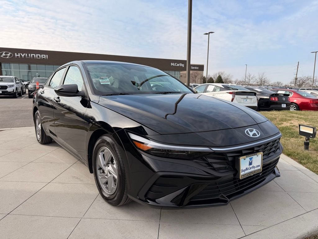 2025 Hyundai ELANTRA SE