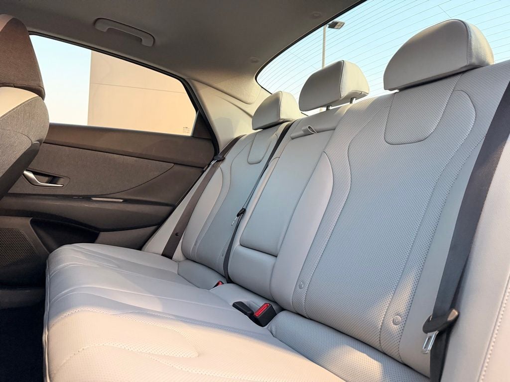 2025 Hyundai ELANTRA Limited