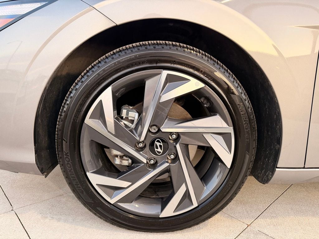 2025 Hyundai ELANTRA Limited