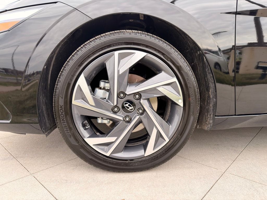 2025 Hyundai ELANTRA Limited