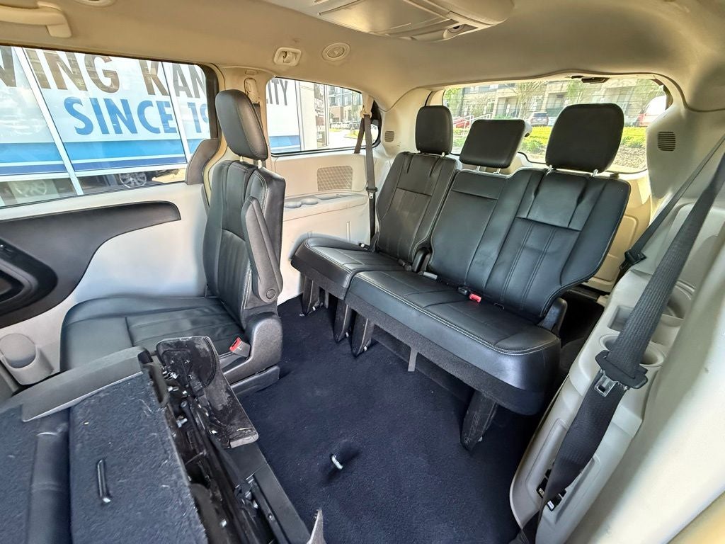 2016 Chrysler Town & Country Touring