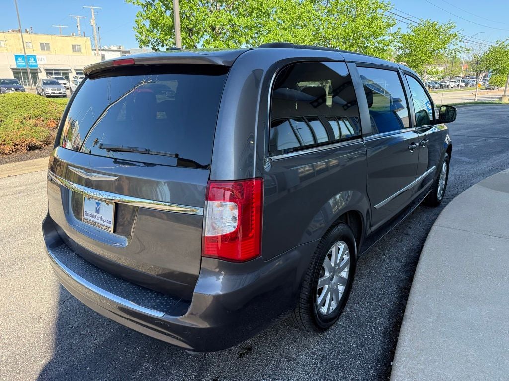 2016 Chrysler Town & Country Touring