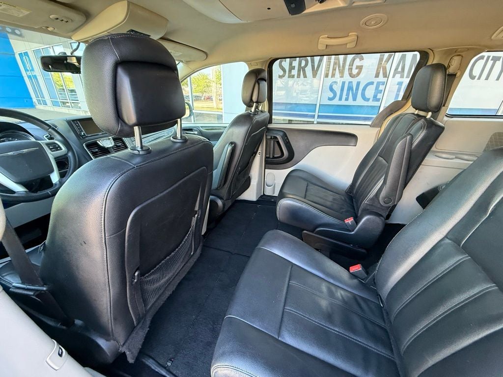 2016 Chrysler Town & Country Touring