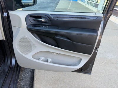 2016 Chrysler Town & Country Touring