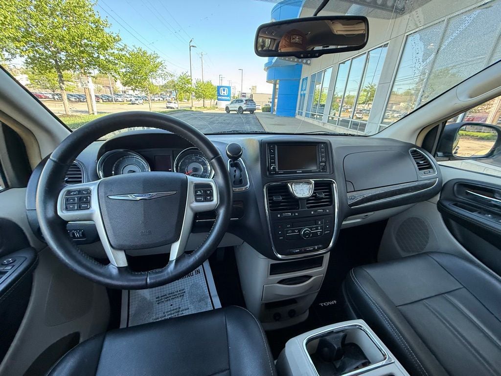 2016 Chrysler Town & Country Touring