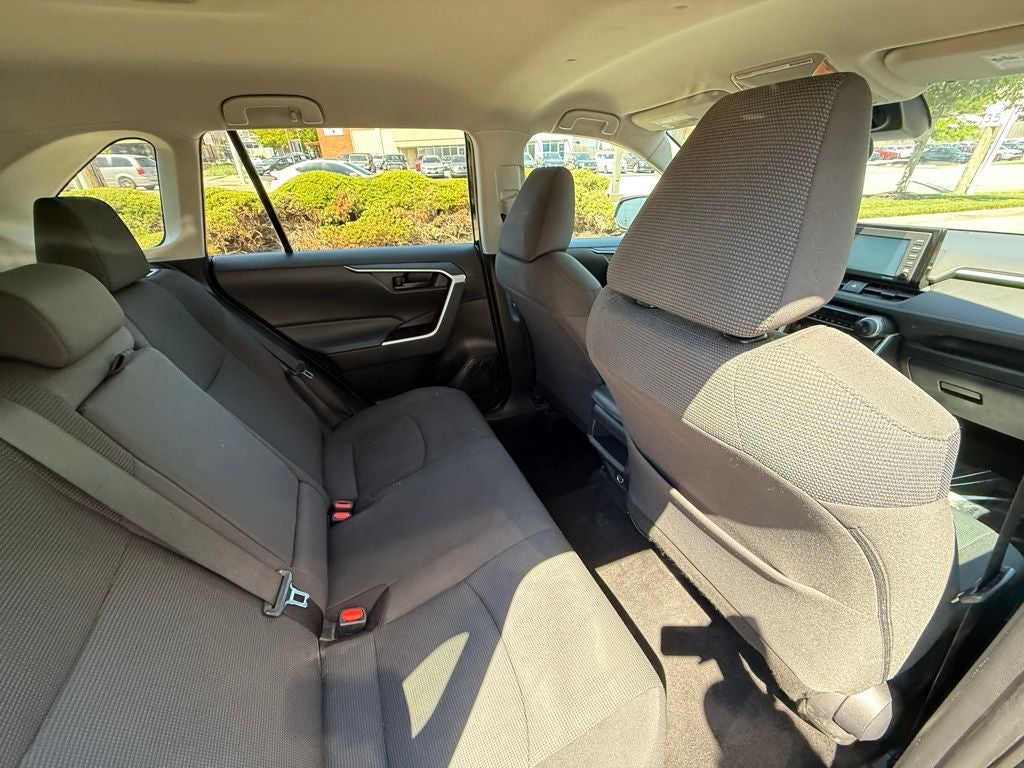 2020 Toyota RAV4 LE