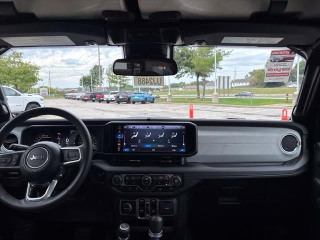 2025 Jeep Wrangler 4-Door Sahara 4x4