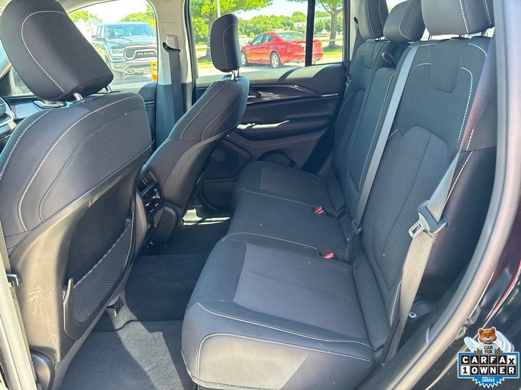 2023 Jeep Grand Cherokee Laredo 4x4