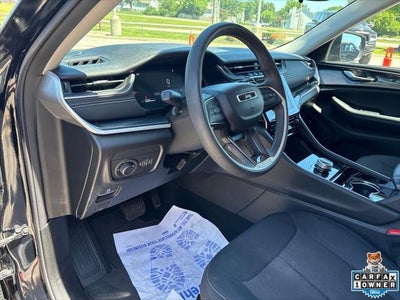 2023 Jeep Grand Cherokee Laredo 4x4