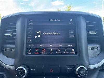 2020 RAM 1500 Big Horn Crew Cab 4x4 5'7' Box
