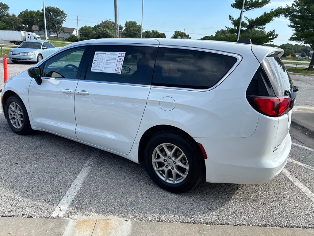 2024 Chrysler Voyager LX