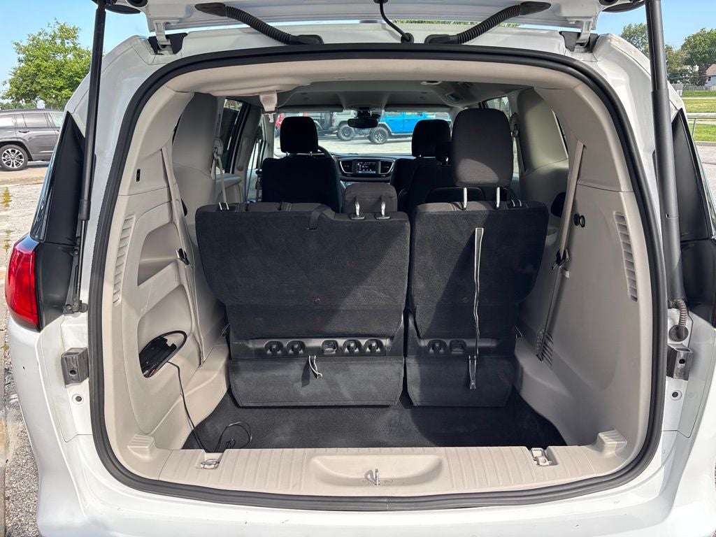 2024 Chrysler Voyager LX
