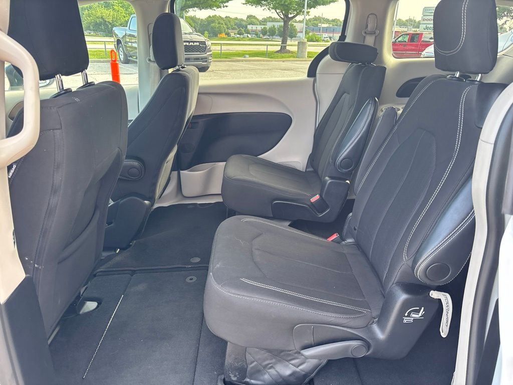 2024 Chrysler Voyager LX
