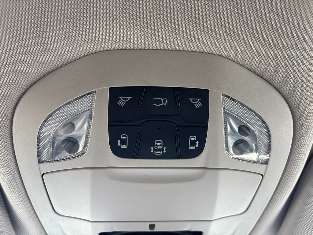 2024 Chrysler Voyager LX