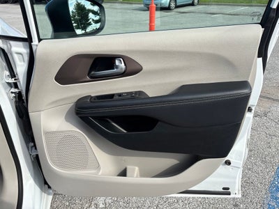 2024 Chrysler Voyager LX