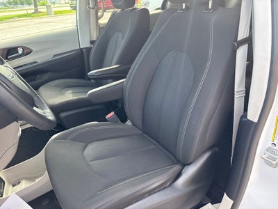 2024 Chrysler Voyager LX