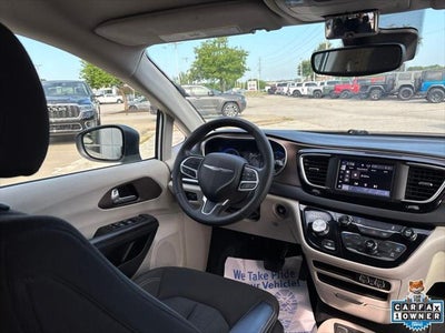 2024 Chrysler Voyager LX