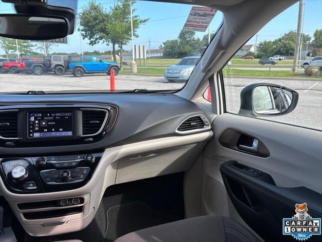 2024 Chrysler Voyager LX