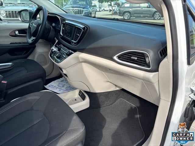 2024 Chrysler Voyager LX