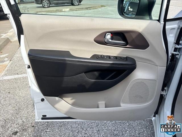 2024 Chrysler Voyager LX