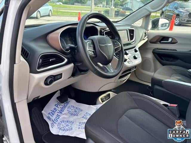 2024 Chrysler Voyager LX