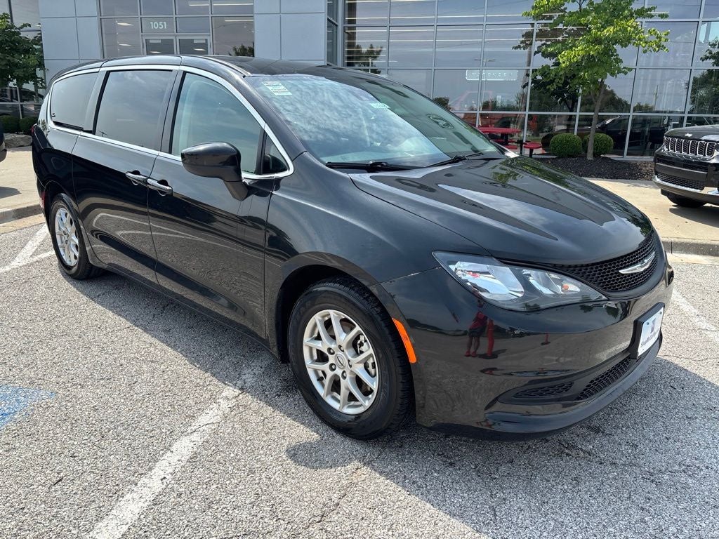 2023 Chrysler Voyager LX