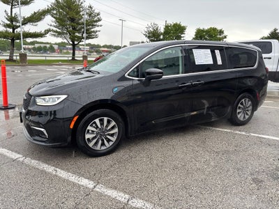2023 Chrysler Pacifica Hybrid Touring L