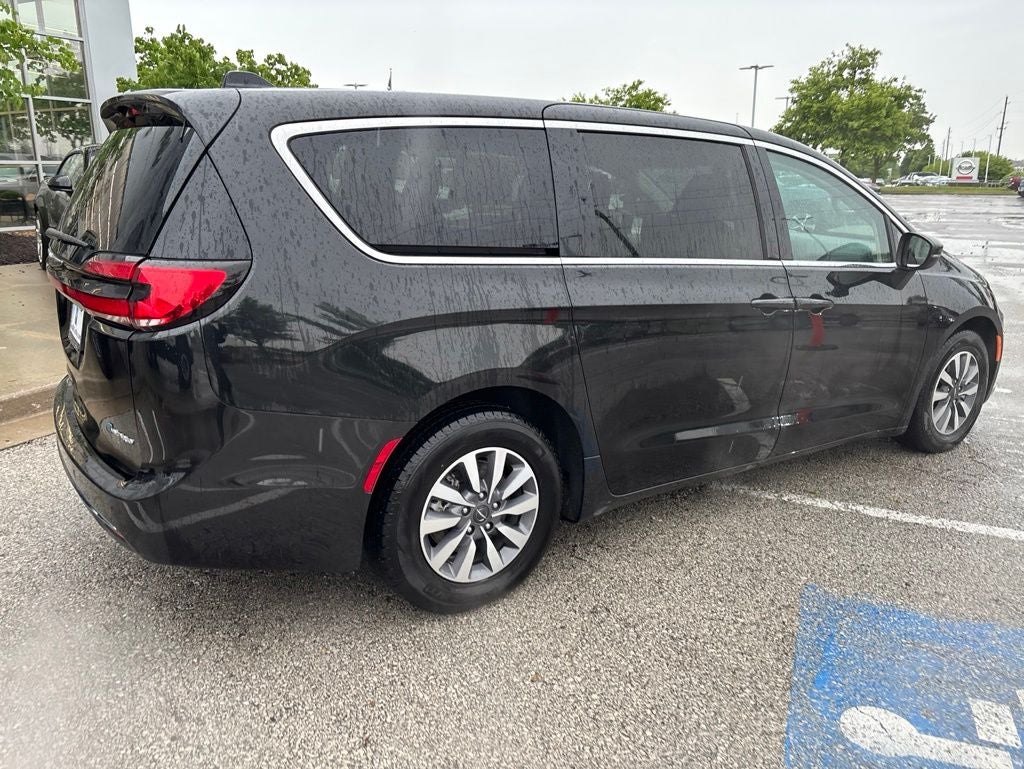 2023 Chrysler Pacifica Hybrid Touring L