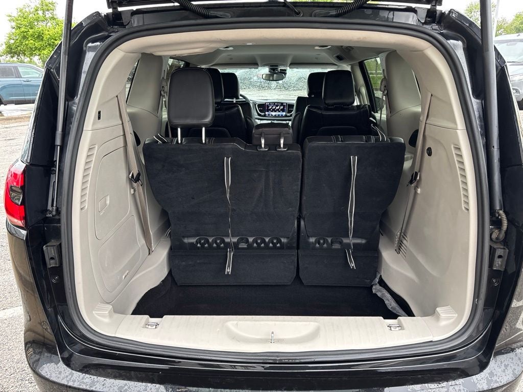 2023 Chrysler Pacifica Hybrid Touring L