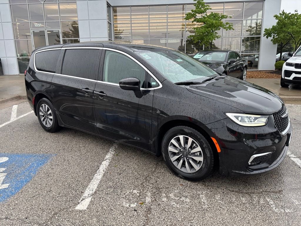 2023 Chrysler Pacifica Hybrid Touring L