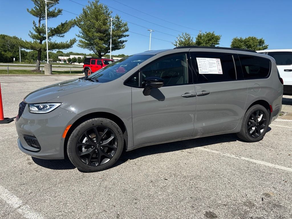 2025 Chrysler Pacifica Limited