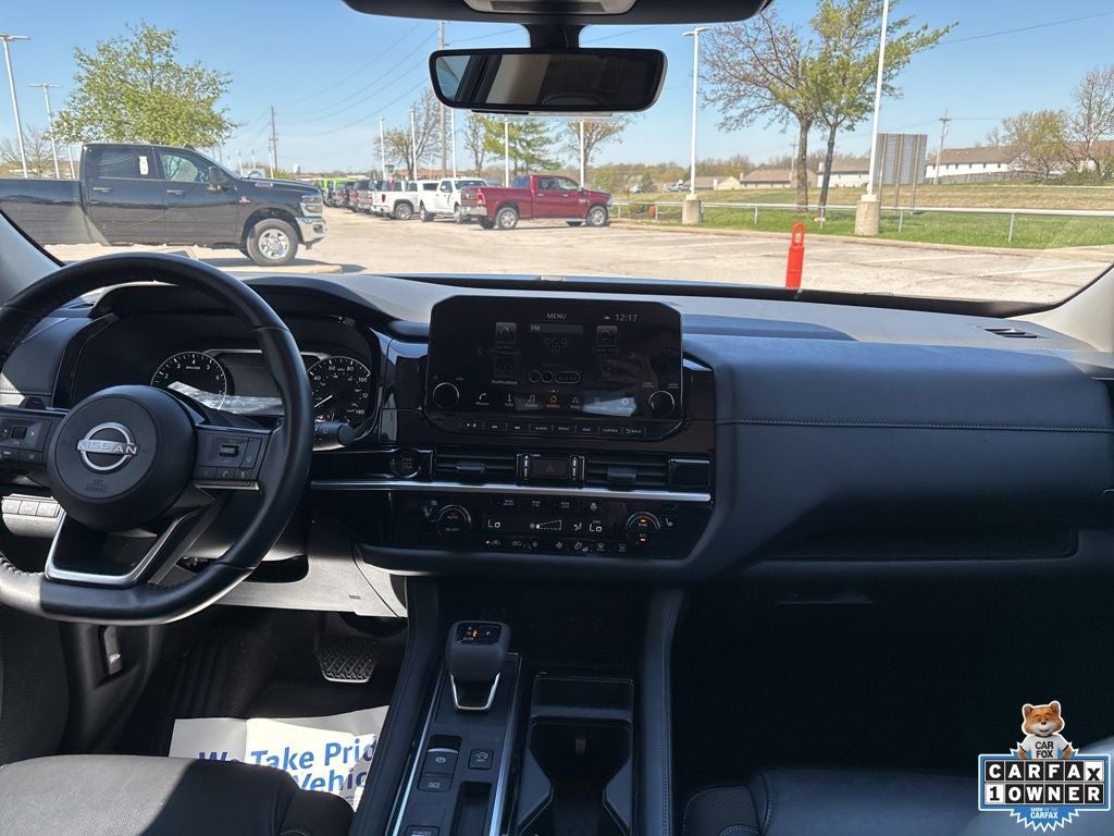 2025 Nissan Pathfinder SL