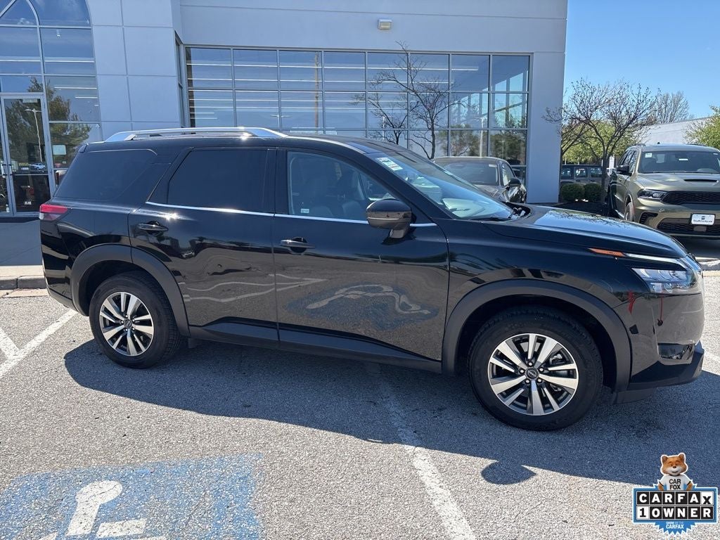 2025 Nissan Pathfinder SL