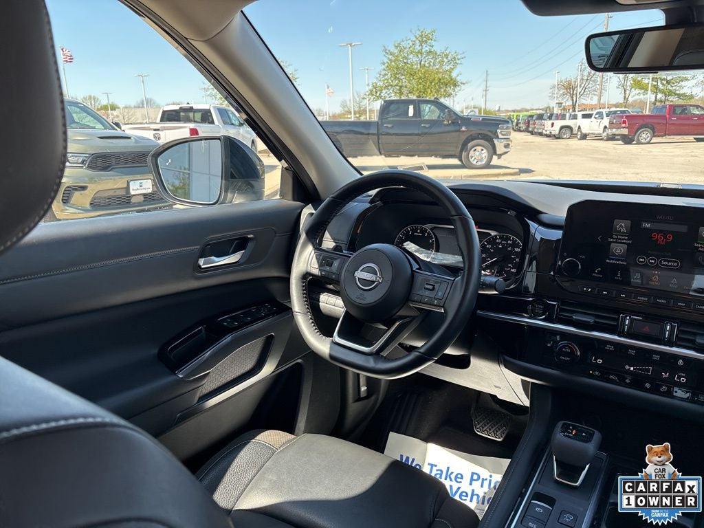 2025 Nissan Pathfinder SL