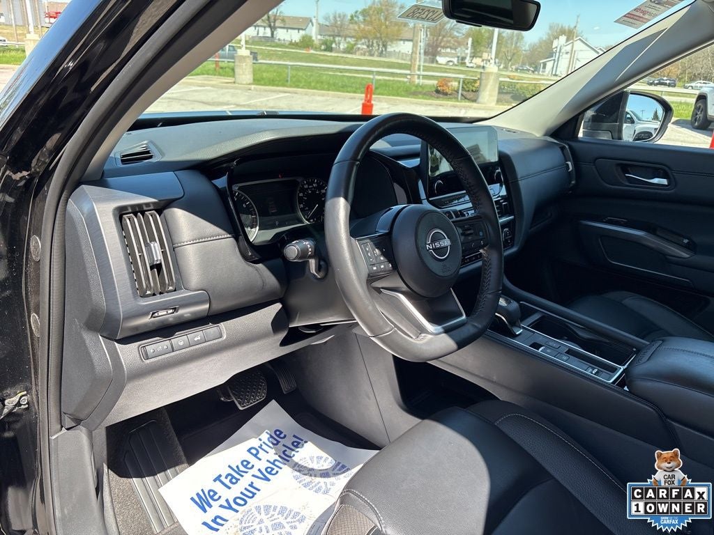 2025 Nissan Pathfinder SL