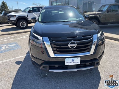 2025 Nissan Pathfinder SL