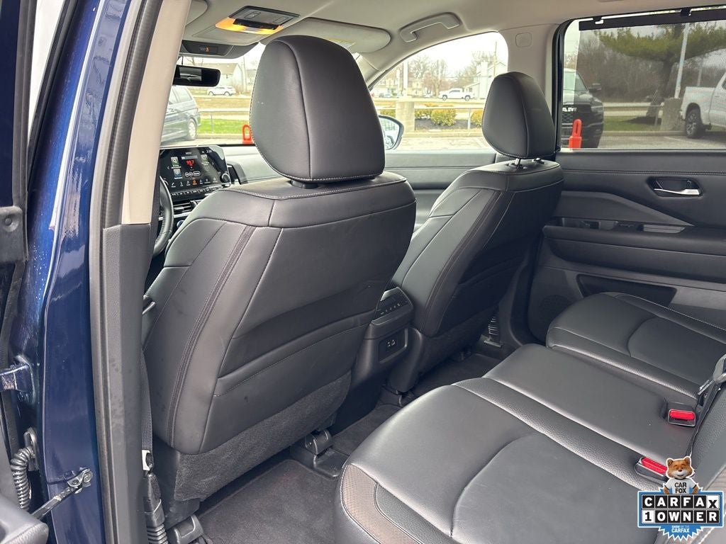 2025 Nissan Pathfinder SL