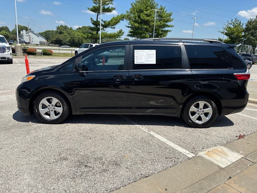 2017 Toyota Sienna LE 8 Passenger