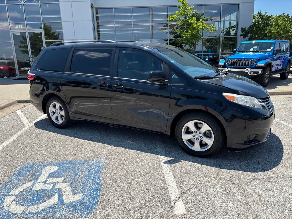 2017 Toyota Sienna LE 8 Passenger