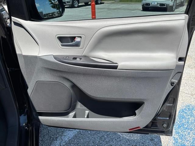 2017 Toyota Sienna LE 8 Passenger